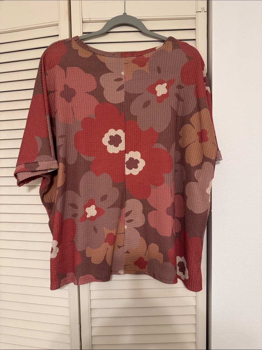 Hopely Short Sleeve Floral Top in Red, Pink, Brown - Picture 2 of 3